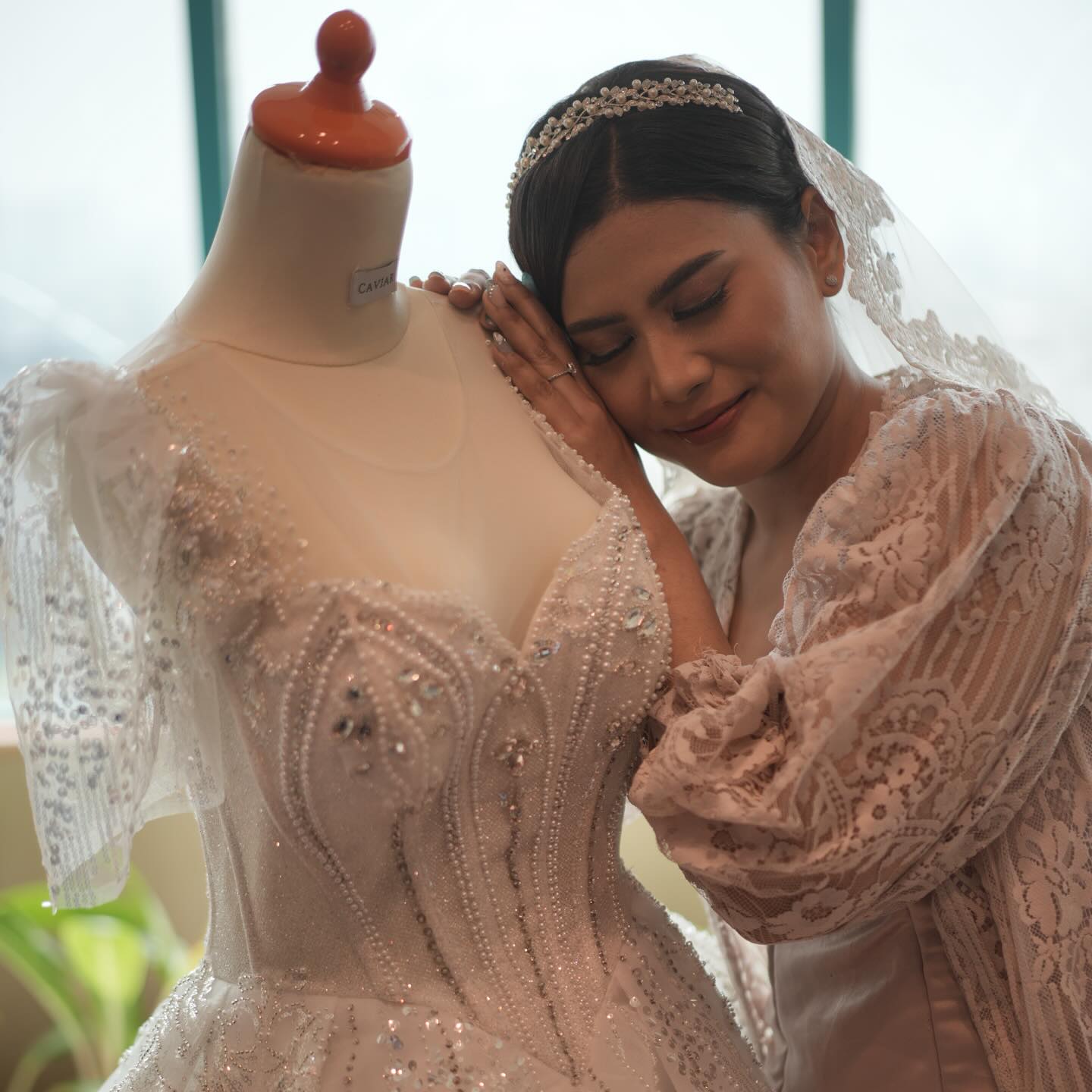 Dari Fitting ke Aisle — Panduan Lengkap Menemukan Gaun Impianmu di Caviar Rent Gown